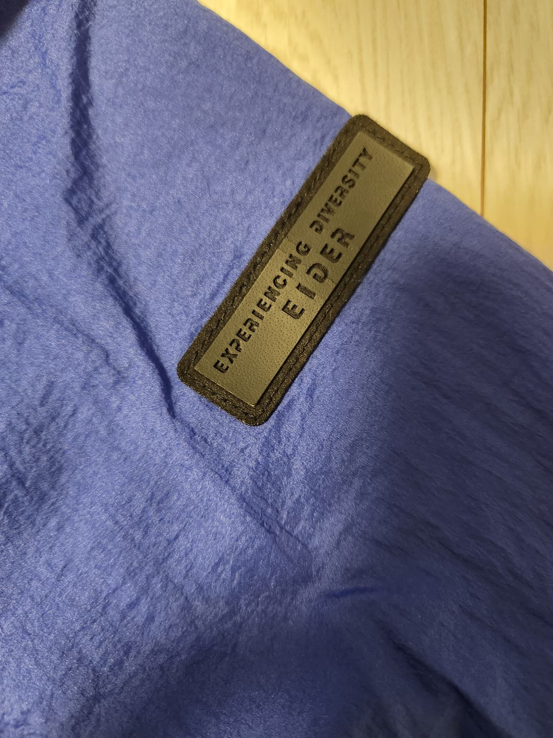 아이더 경량 후드 탈부착 바람막이(봄,여름용) 사이즈100 L

어깨로고 상품이미지4