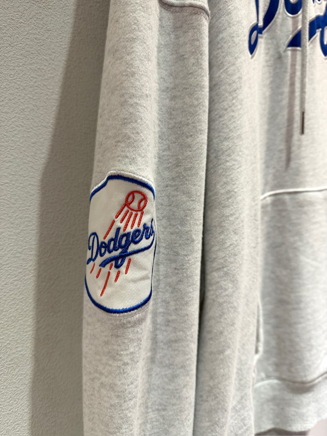 GENUINE MERCHANDISE LA 다저스 빅로고 자수 후드 상품이미지4