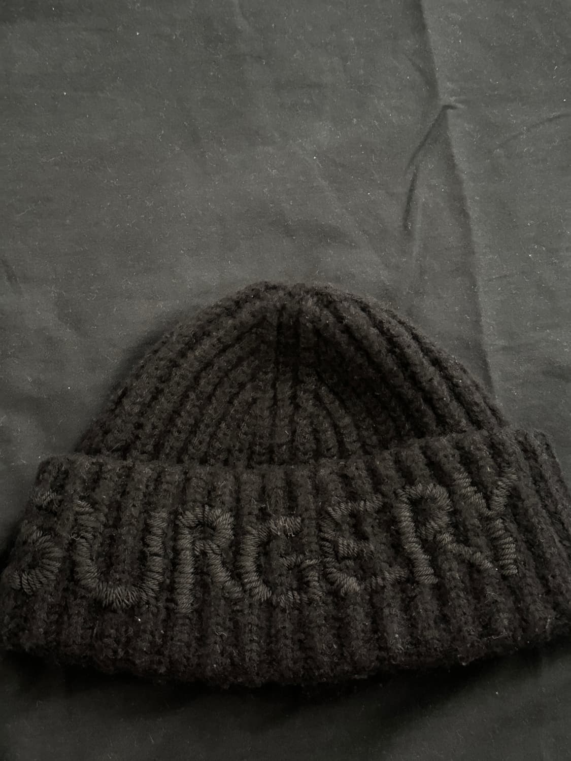 써저리 핸드 스티치 자수 로고 비니 블랙 상품이미지2