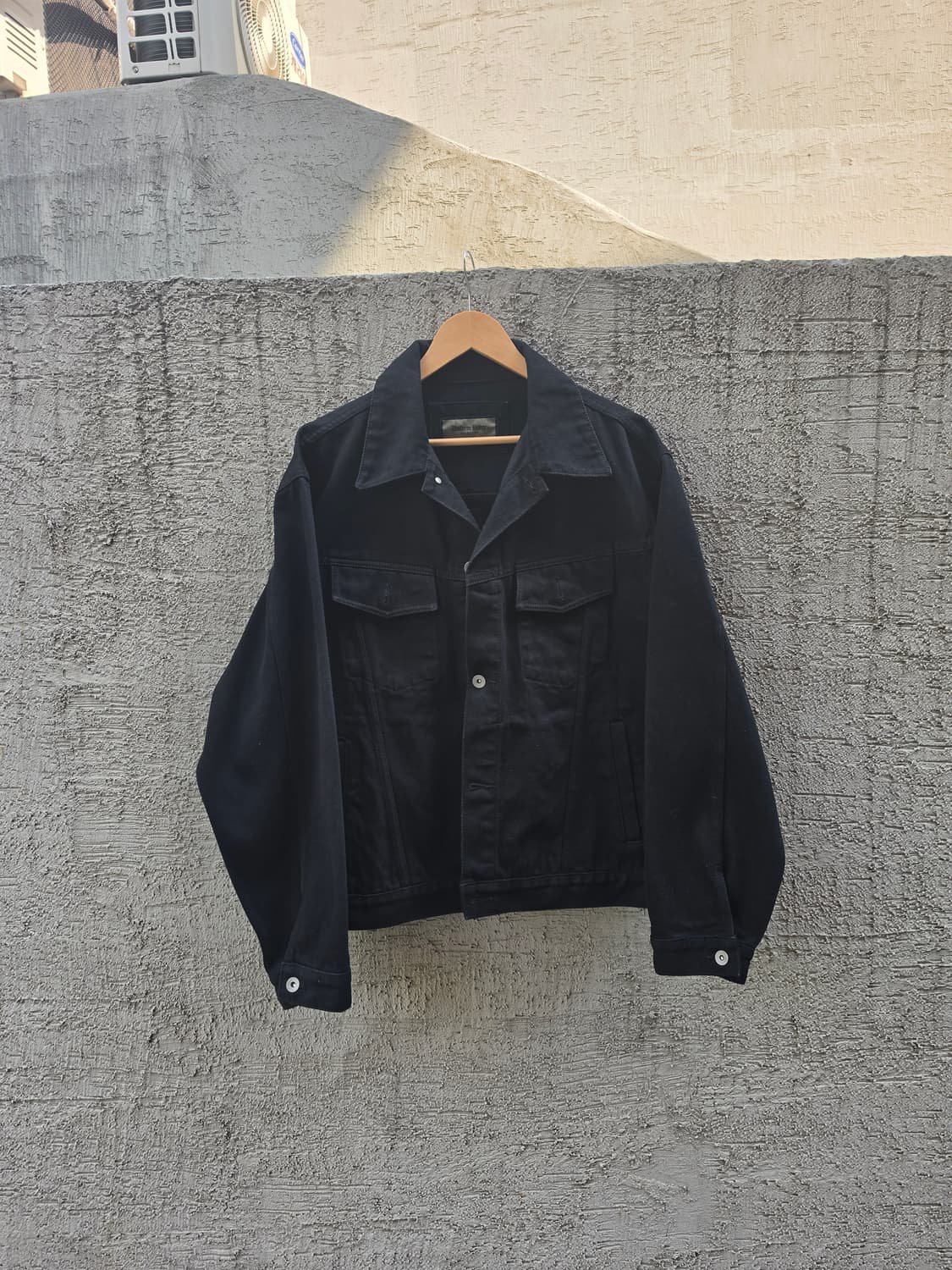 유니폼브릿지 블랙 데님 트러커 자켓 - XL 상품이미지1