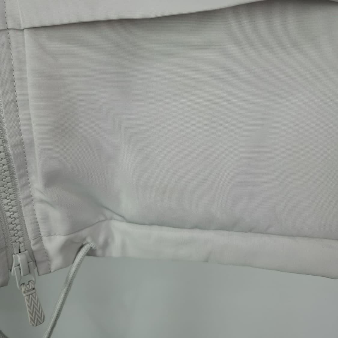 [유니클로 X 화이트마운티니어링] 오버핏 후드 경량 패딩 M18000 상품이미지8