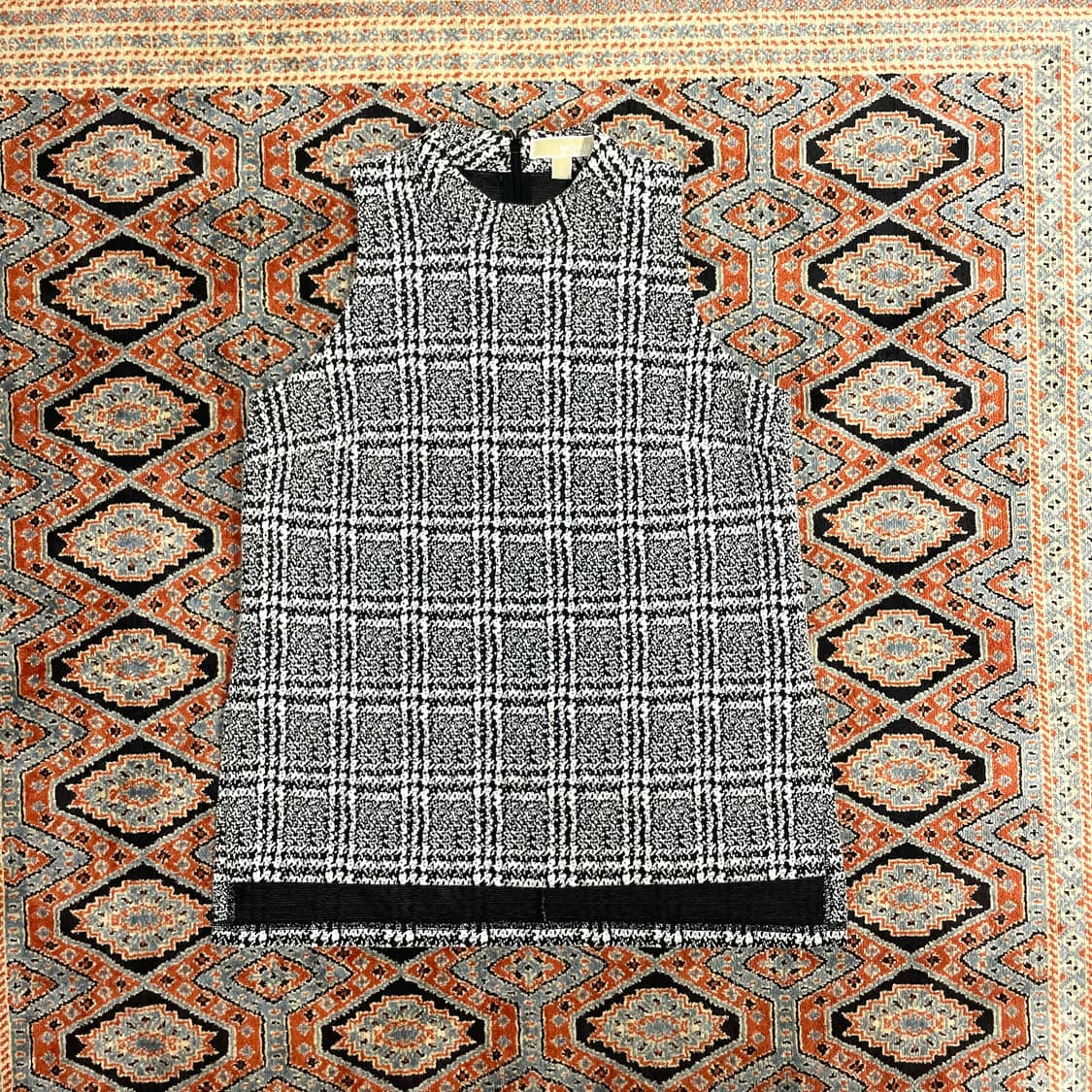 마이클코어스 체크패턴 블랙 화이트 체크 겨울 나시 탑 여성L 상품이미지1