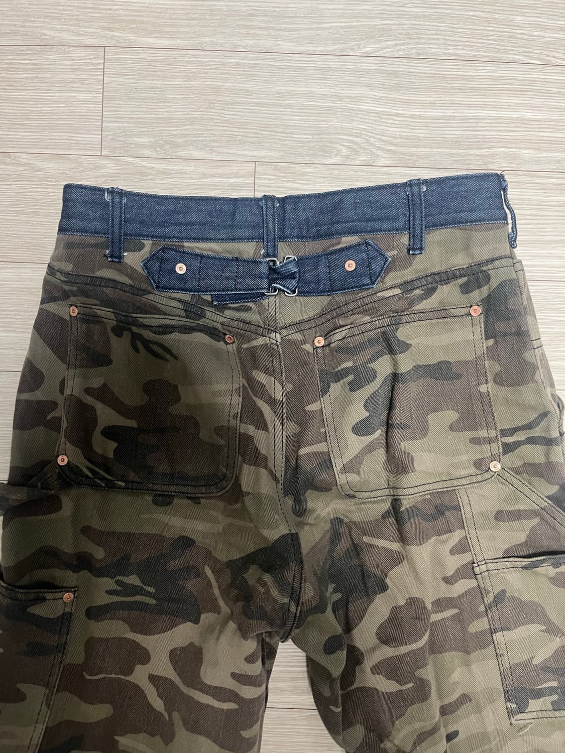 앤더슨벨 카모플라쥬 카펜터 팬츠 상품이미지3