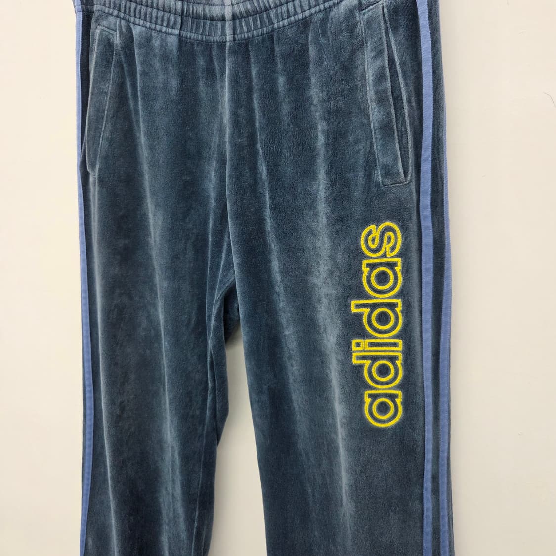 아디다스 벨벳 트레이닝 바지 허리32인치 풀밴딩 상품이미지3