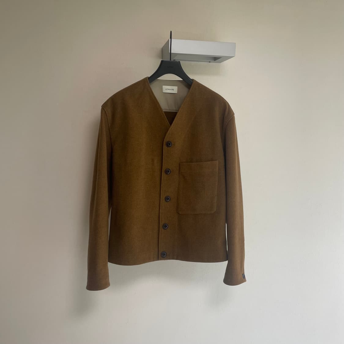 르메르 18FW 브이넥 라이너 꼬냑 48 상품이미지3