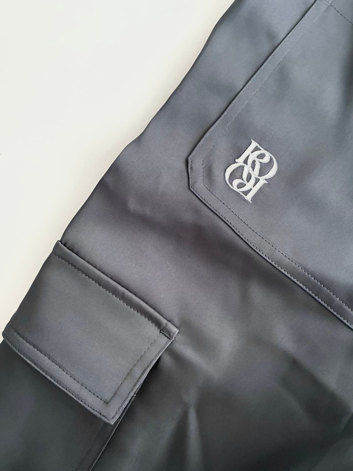 S) 로씨로씨 새틴 카고 팬츠 차콜 상품이미지6