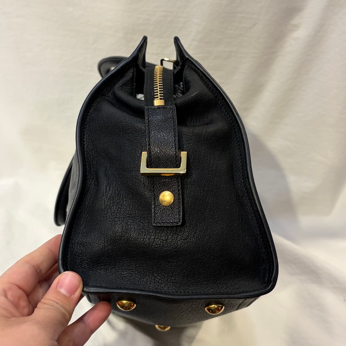 입생로랑 카바시크 블랙 레더 토트백 가방 상품이미지4