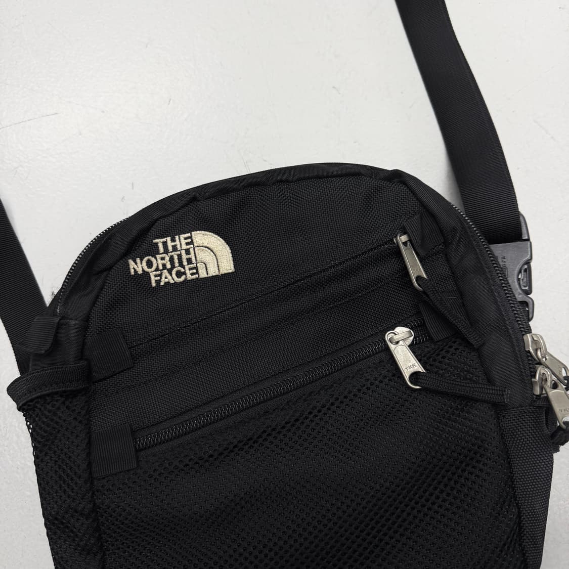 노스페이스 고프코어 미니 크로스백 상품이미지3