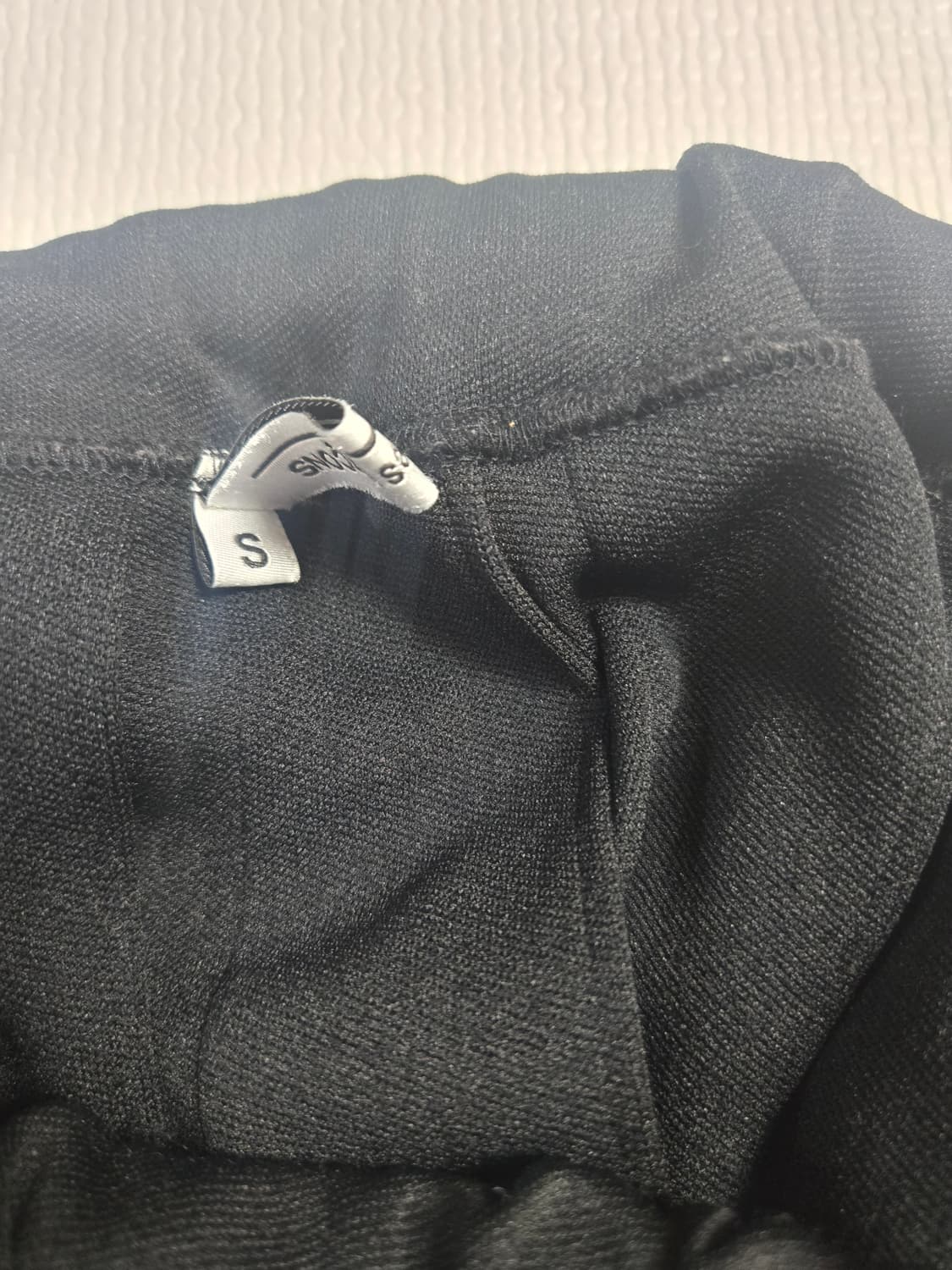 꼼데가르송 폴리 져지소재 플리츠스커트 스몰 2025ss 상품이미지3