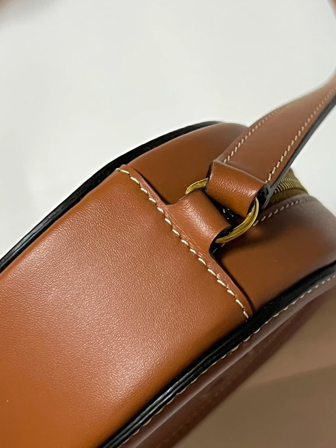 셀린느 트리오페 오벌펄스 미니 탄 크로스백(풀박스) 상품이미지7