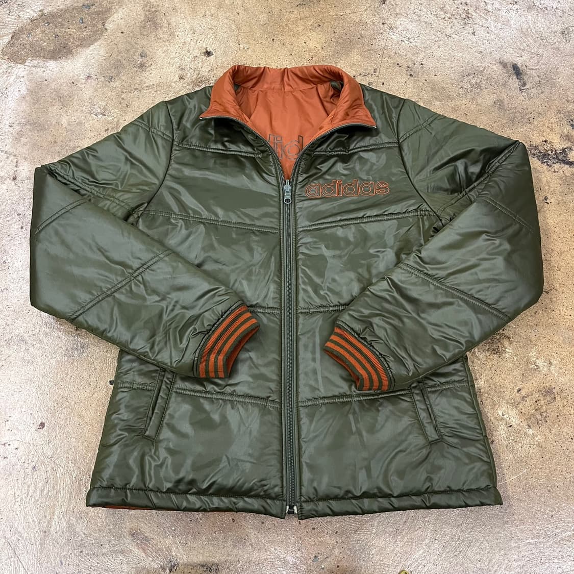 아디다스 양면 리버시블 카키 오렌지 브라운 경량 얇패딩  상품이미지4