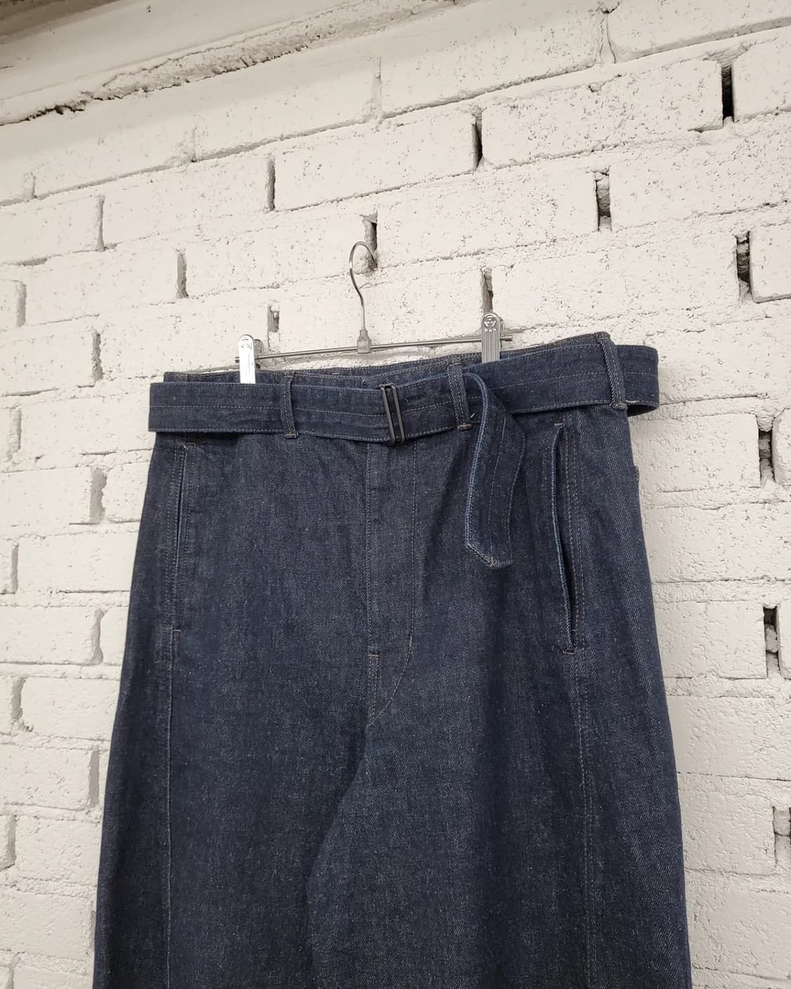 21FW 르메르 TWISTED BELTED 인디고 팬츠 상품이미지4