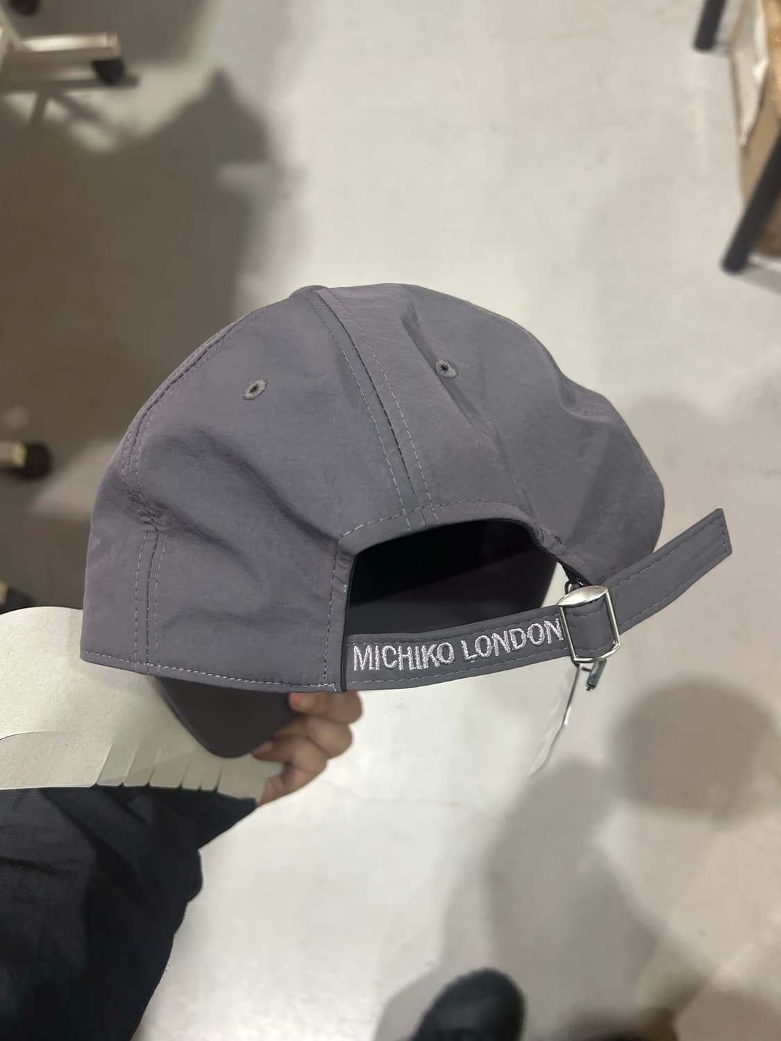 (새상품) 미치코런던 나일론볼캡 차콜 상품이미지3