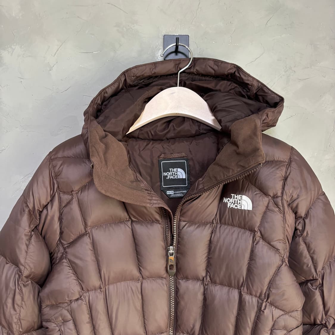 노스페이스 구스다운 패딩 브라운 해외판 상품이미지2