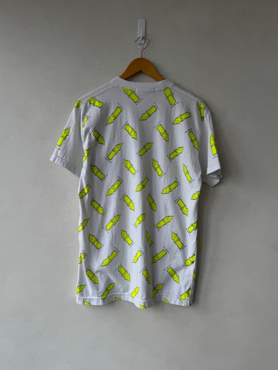 Cabbages & Condoms 티셔츠 상품이미지6