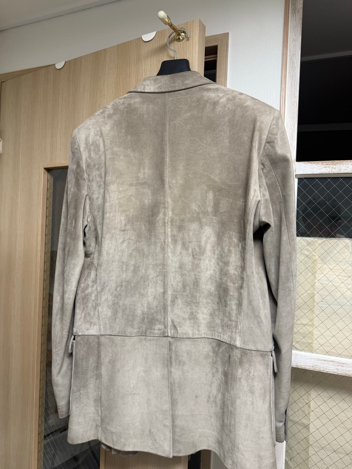 구찌 흰색 스웨이드 자켓 팝니다! 상품이미지2