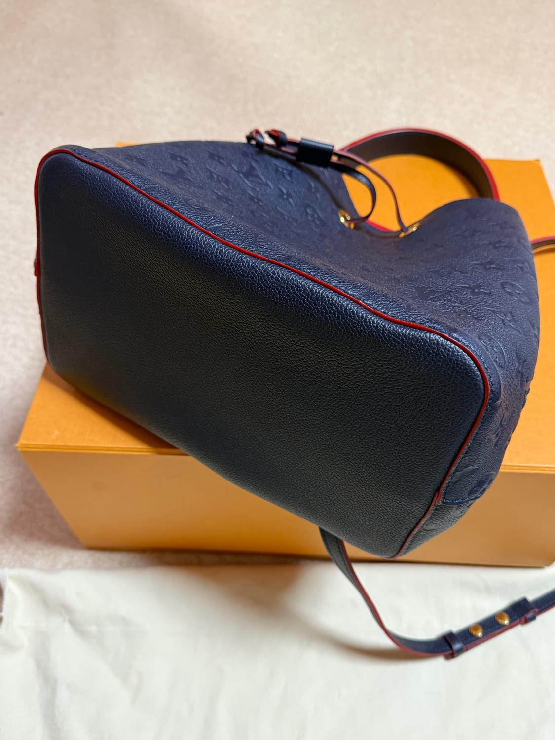 루이비통 앙프렝뜨 네오노에MM 버킷백 M45306 상품이미지2