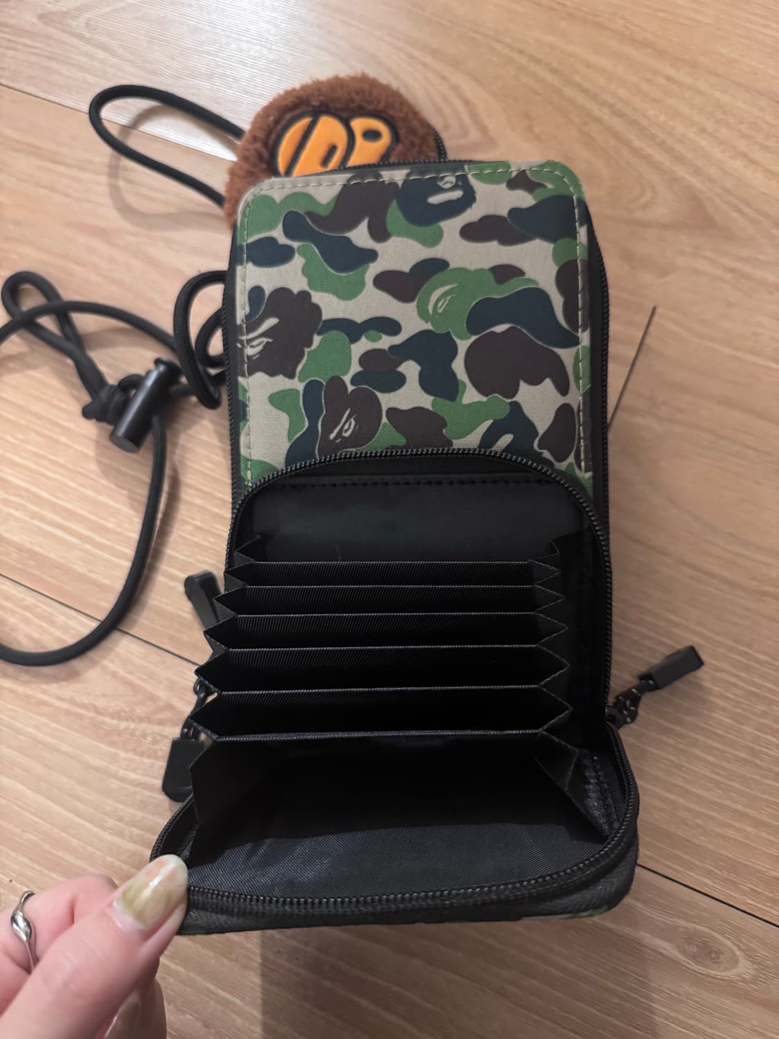 베이프 카모 크로스백 상품이미지3