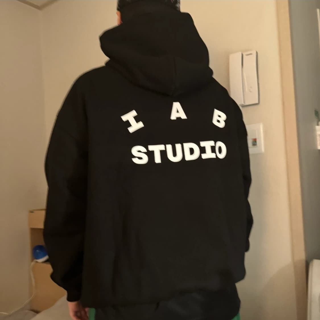 아이앱스튜디오 블랙 화이트 후드티 상품이미지3