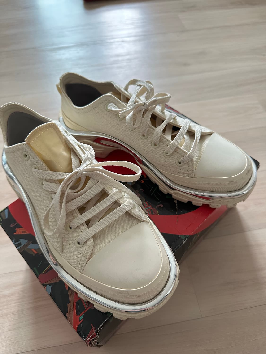 라프시몬스 아디다스 뉴러너 베이지 250 상품이미지1