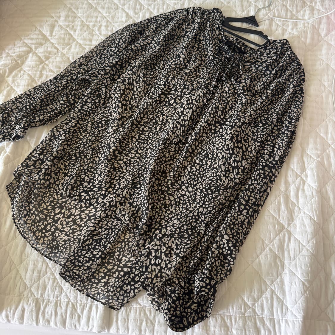 55 한섬 보브 레오파드 블라우스 상품이미지1