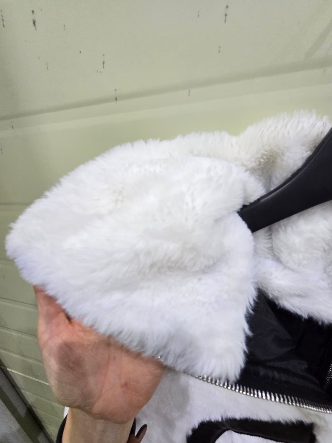 유니크한 화이트 퍼 자켓 상품이미지4