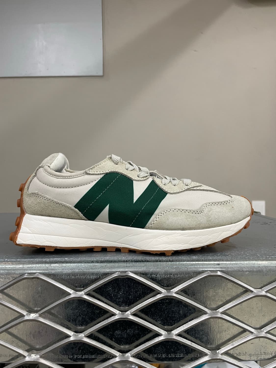 뉴발란스 327 화이트 그린 235 상품이미지4