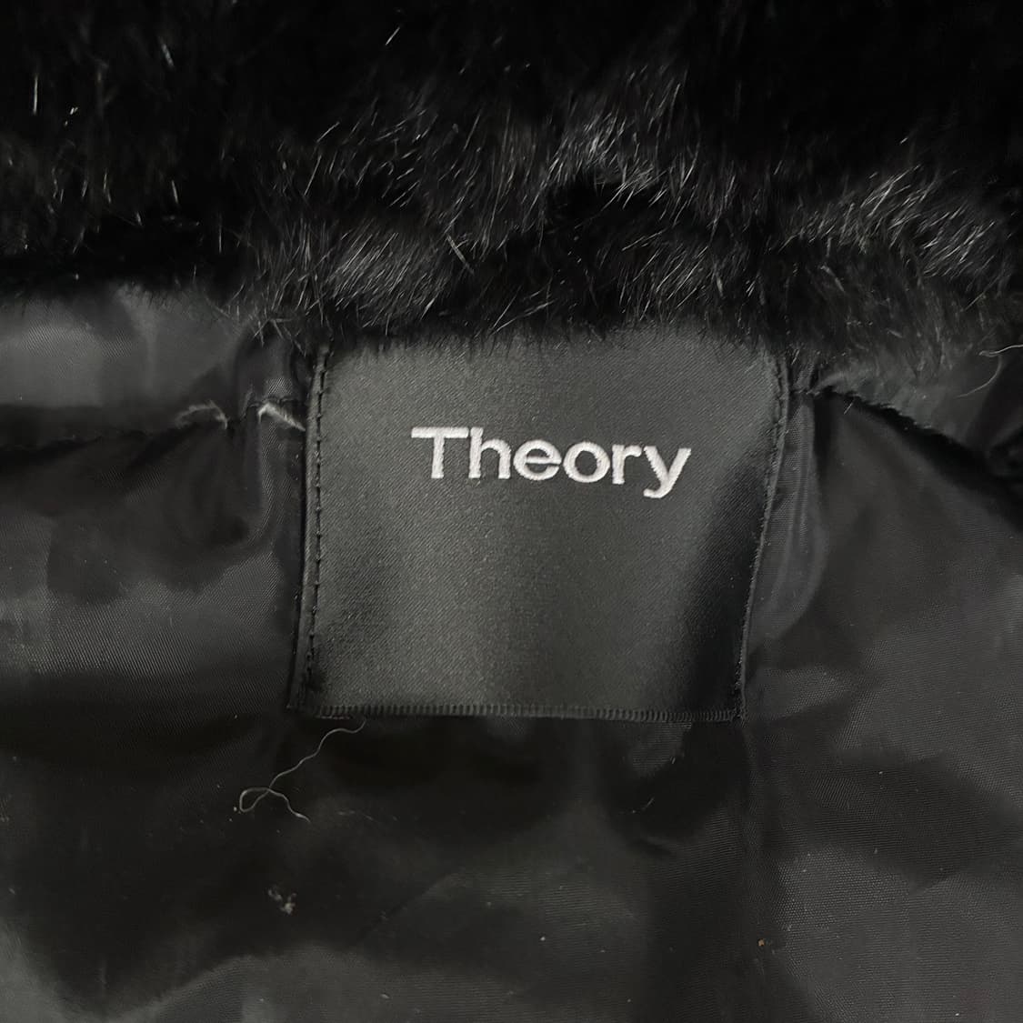 띠어리 여성패딩 아이보리 퍼 후드s 상품이미지3