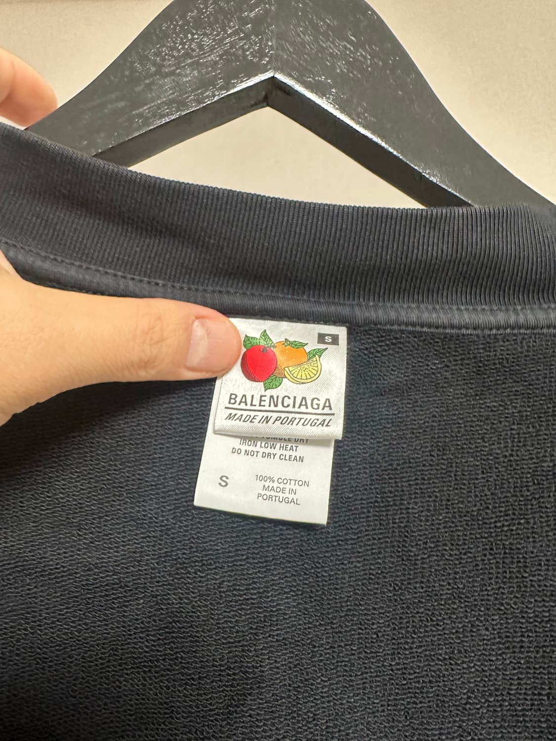 정품 발렌시아가 인사이드아웃 디스트로이드 스웻셔츠 판매합니다 상품이미지7