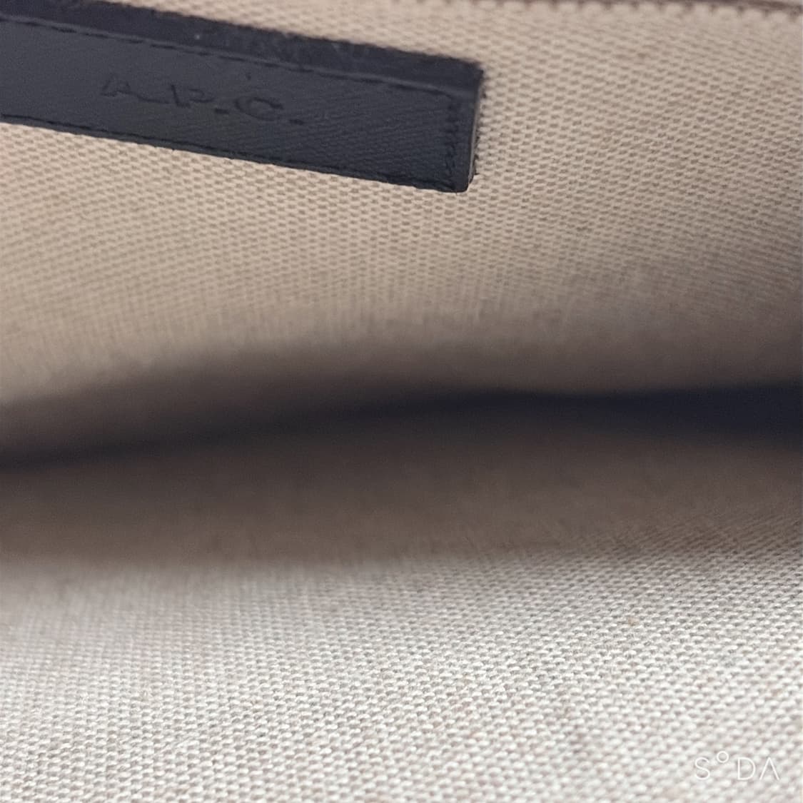 A.P.C 아페쎄 블랙 가죽 크로스백 상품이미지10