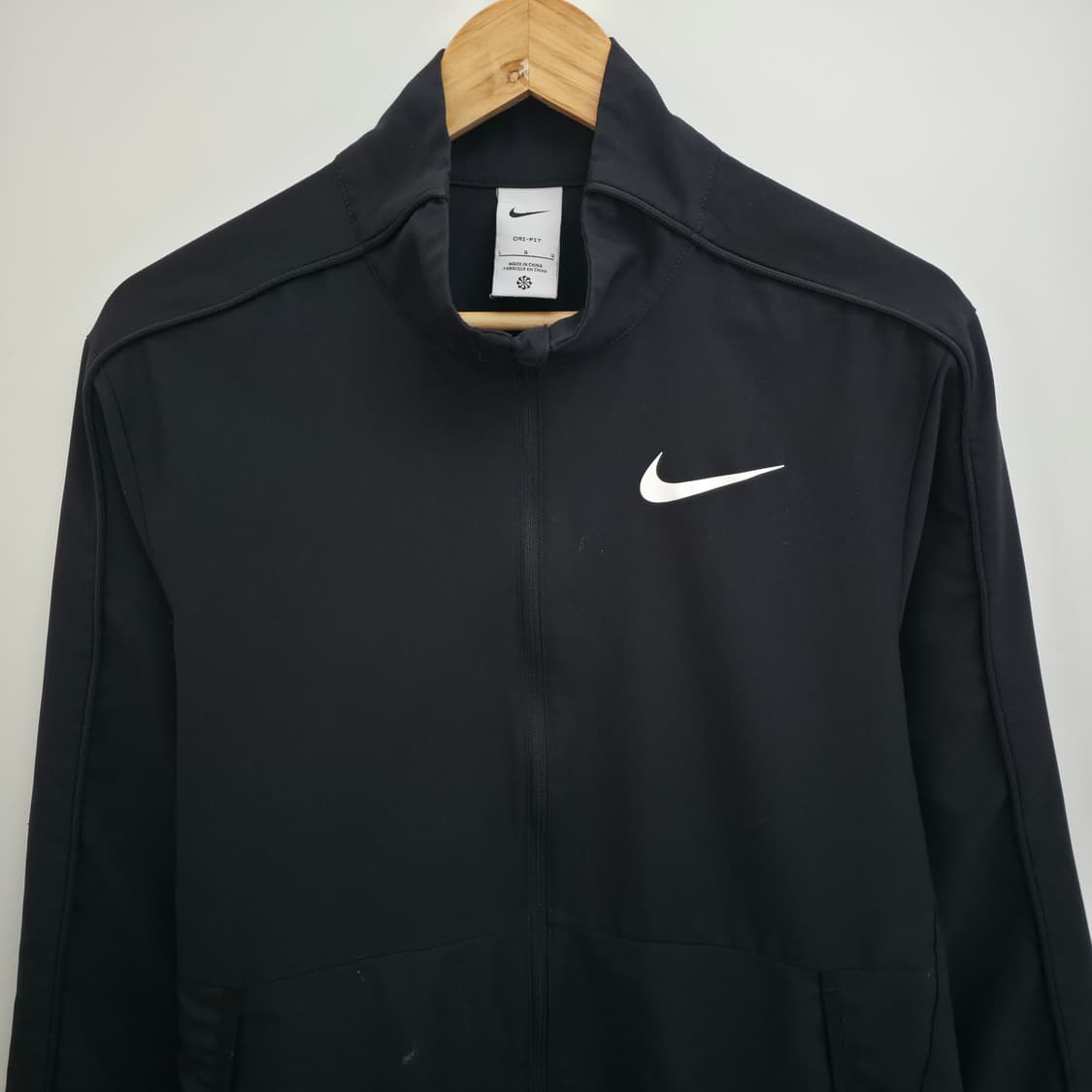[L] 나이키 드라이핏  블랙 스우시 트랙 자켓 상품이미지2
