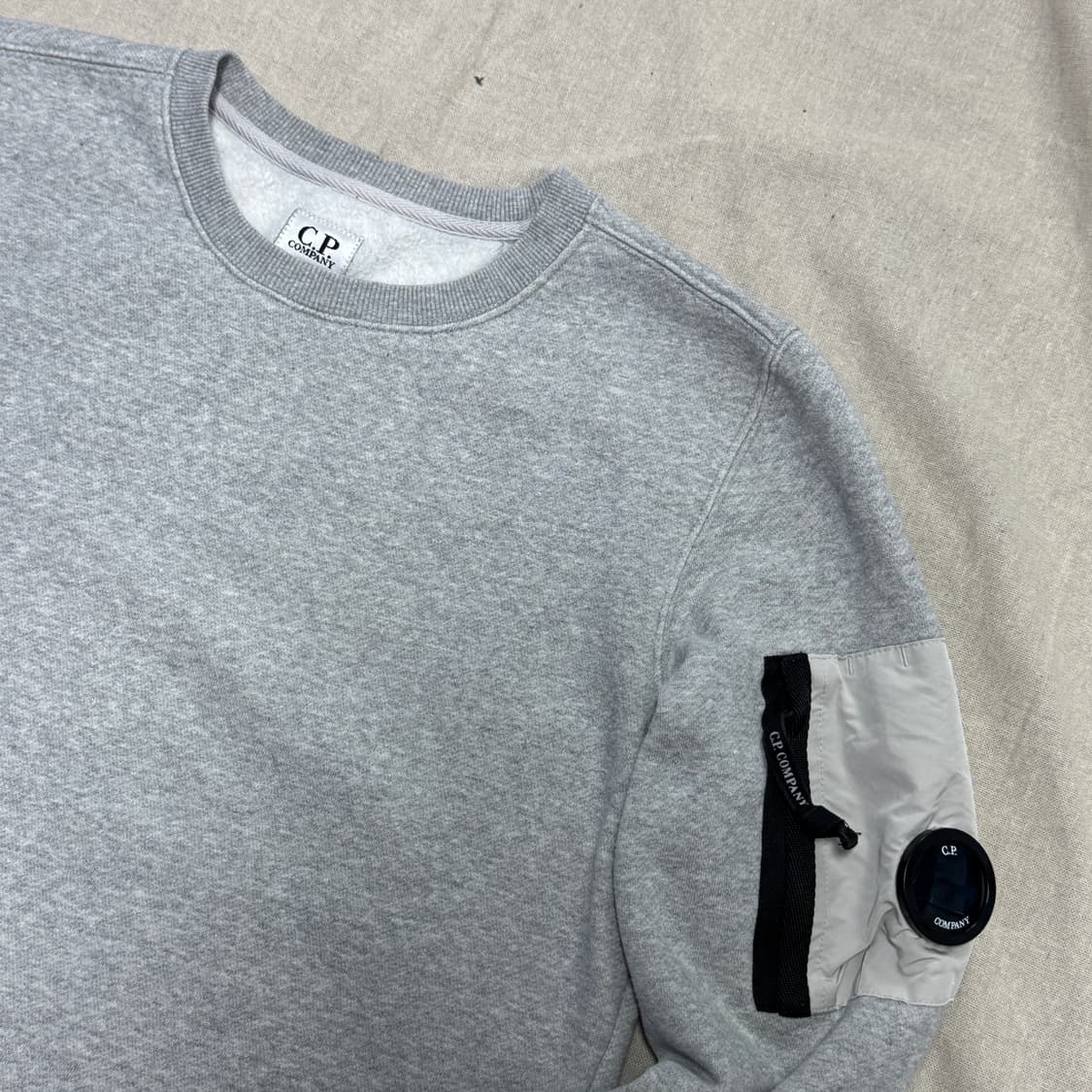 cp컴퍼니 자수 그레이 맨투맨 95 상품이미지2