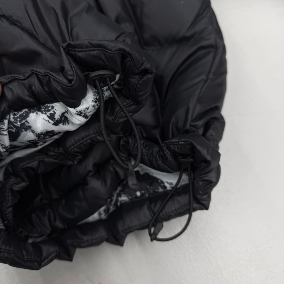 노스페이스 700 눕시 패딩 블랙 상품이미지4