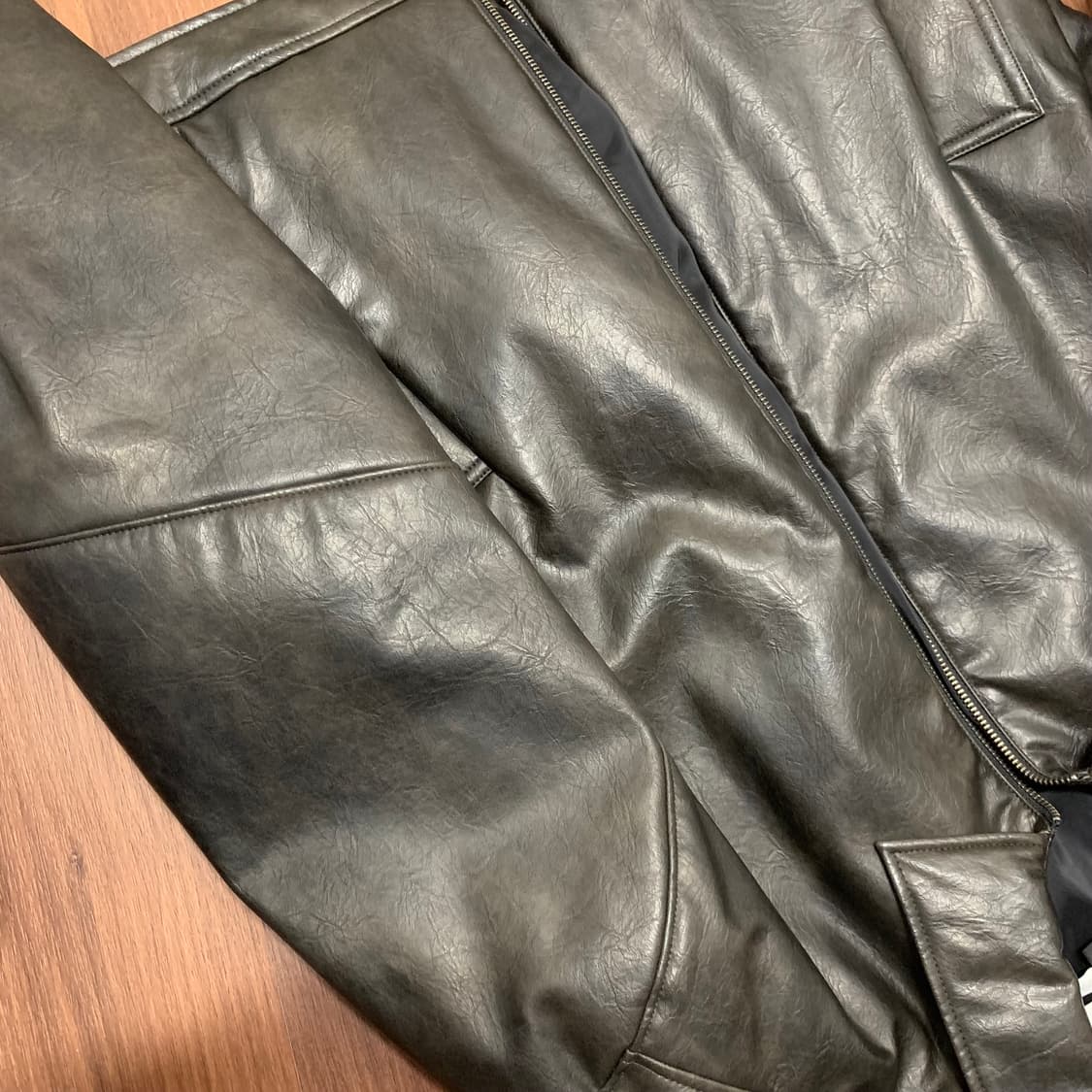 아모멘토 25fw 신세틱 레더 자켓 상품이미지5