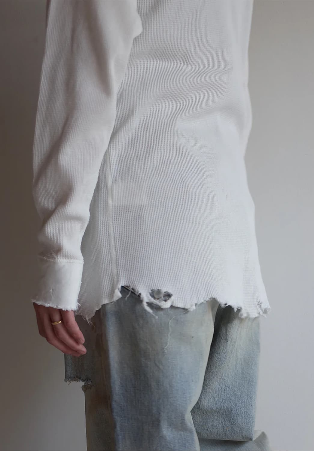 안셀름 데미지 와플 롱슬리브 화이트 1사이즈 상품이미지2