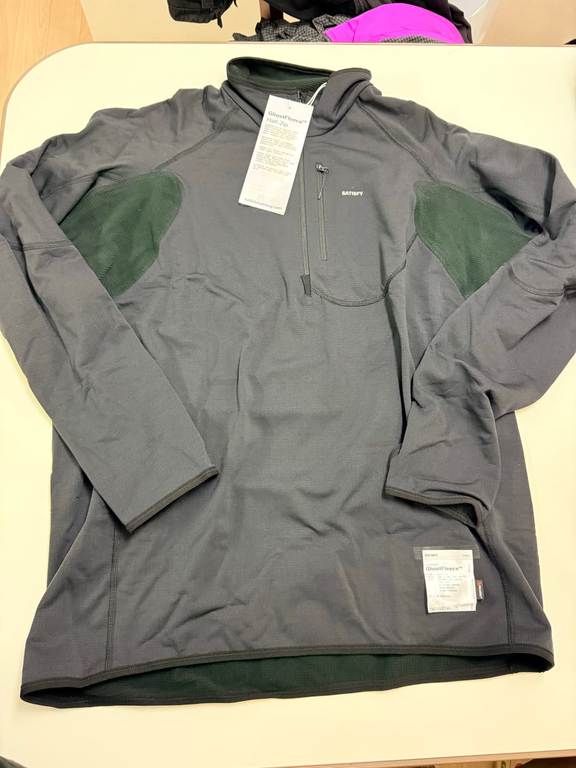 새티스파이 퍼즈플리스 하프집 블랙 상품이미지1