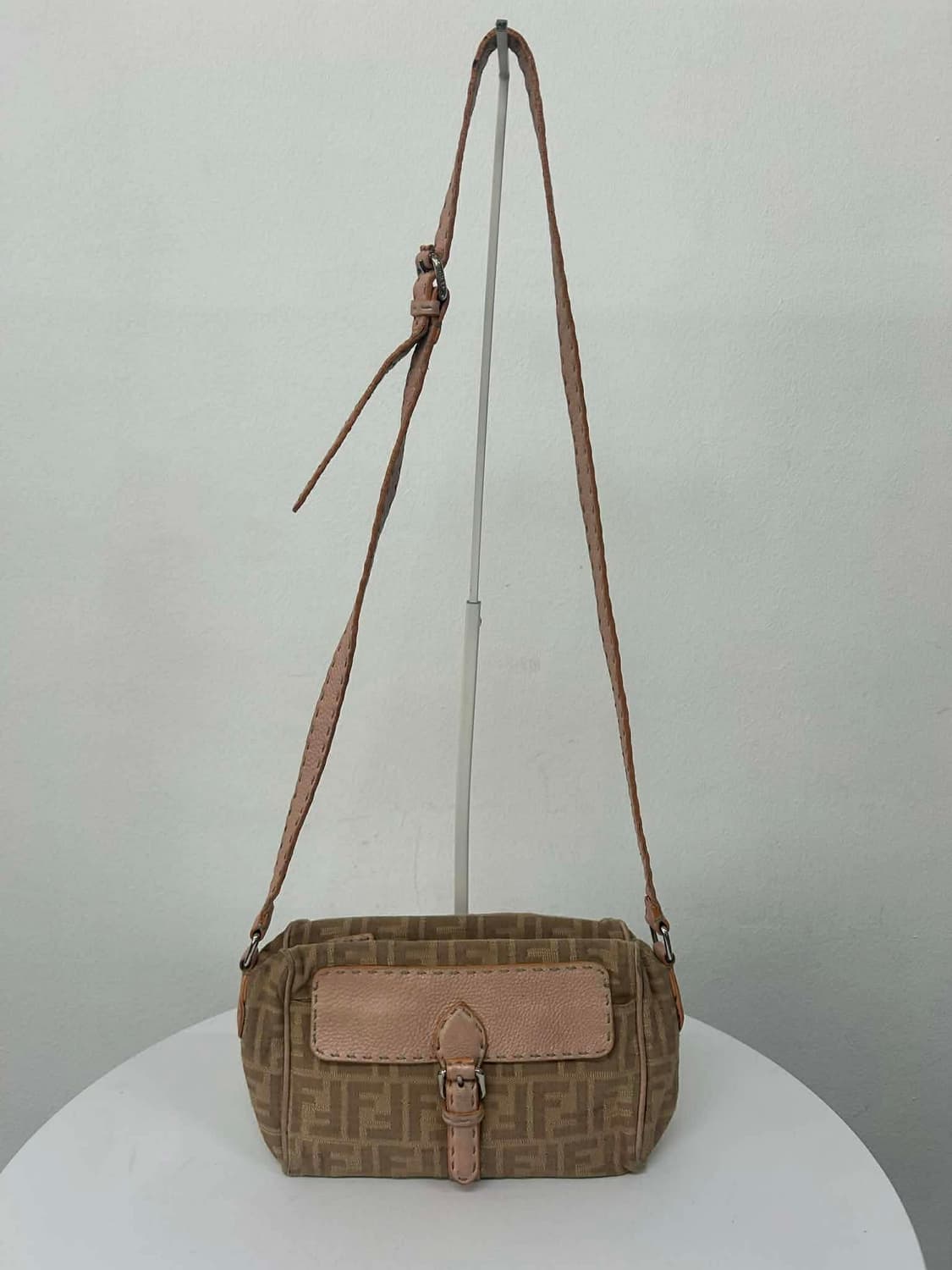 펜디 FF주카 캔버스 미니 크로스 숄더백 상품이미지1