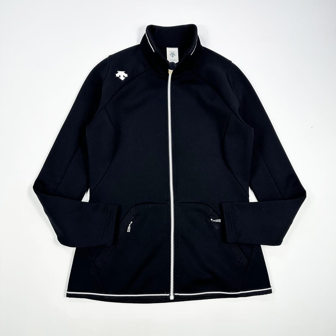 데상트 트레이닝 블랙 트랙탑 져지 (S 여성추천) 상품이미지2