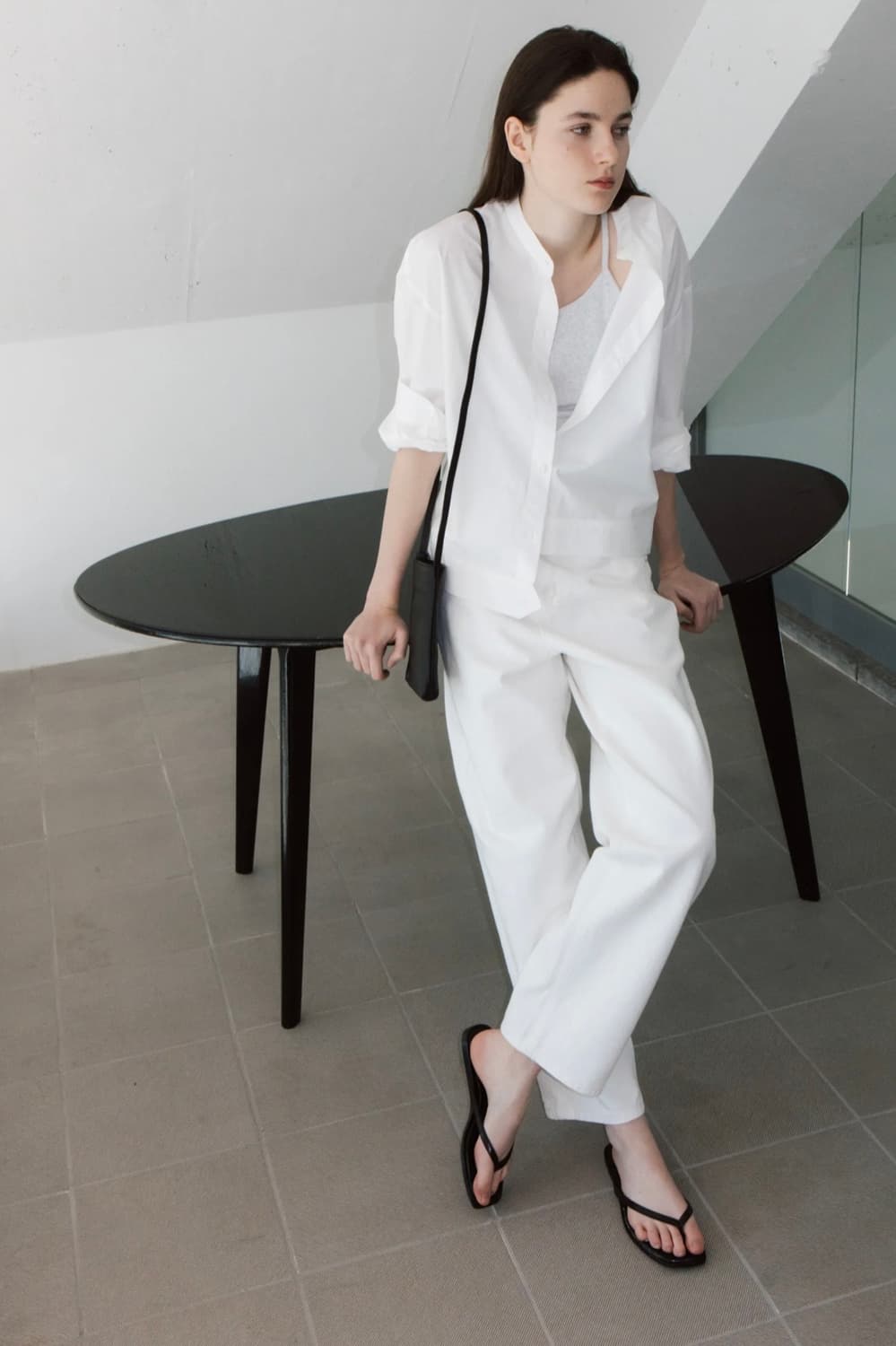 네세서리 레더 버티컬 크로스 백 블랙 상품이미지2