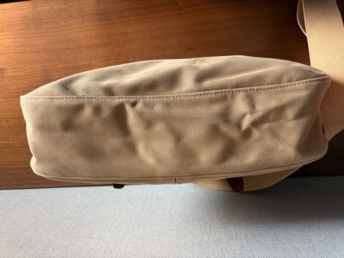 브래디백 아리엘 라지 카키 색상 상품이미지6