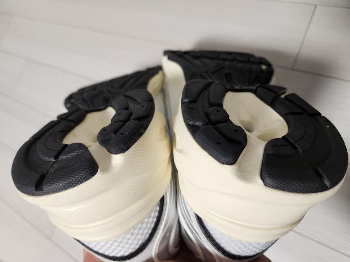 뉴발란스 530 실버 크림 MR530TA 운동화 사이즈275

사진처럼  상품이미지8