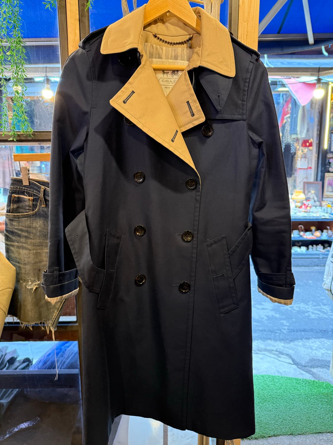 코치 네이비 베이지 트렌치코트 상품이미지1