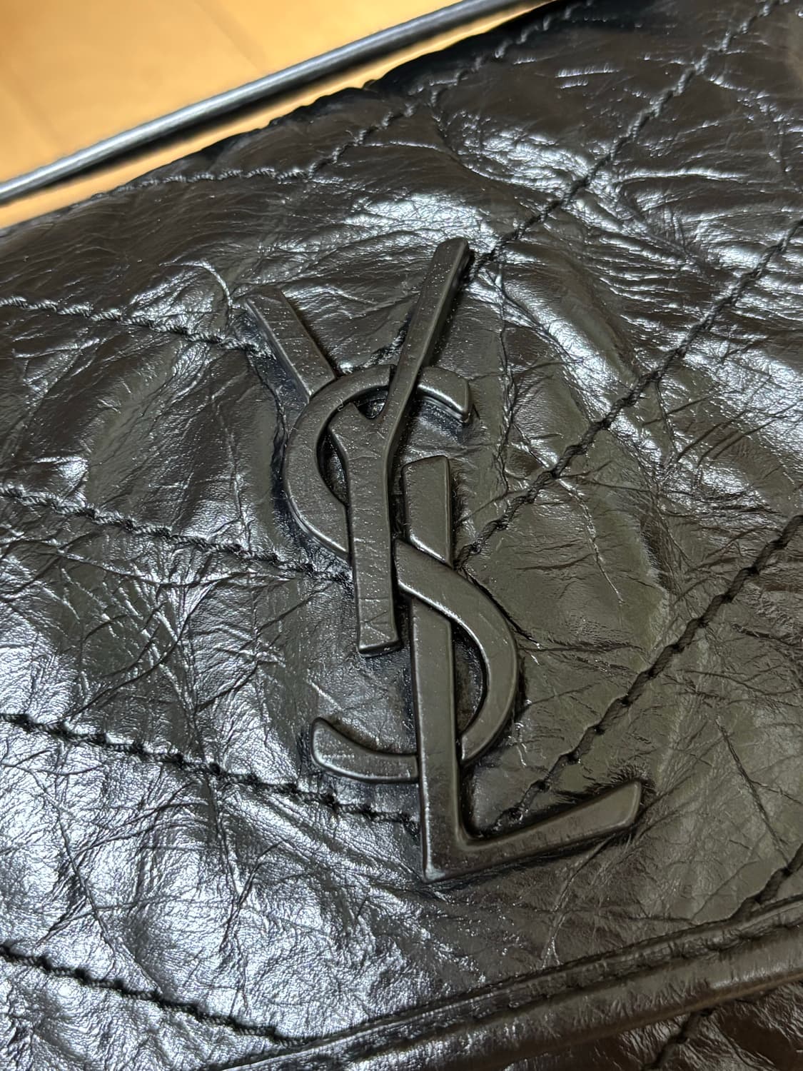 생로랑 니키백 미듐 블랙 상품이미지7