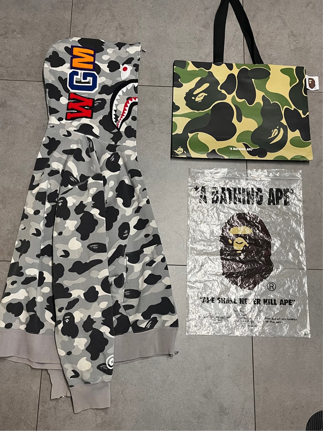 베이프 그레이 샤크 후드집업 상품이미지1