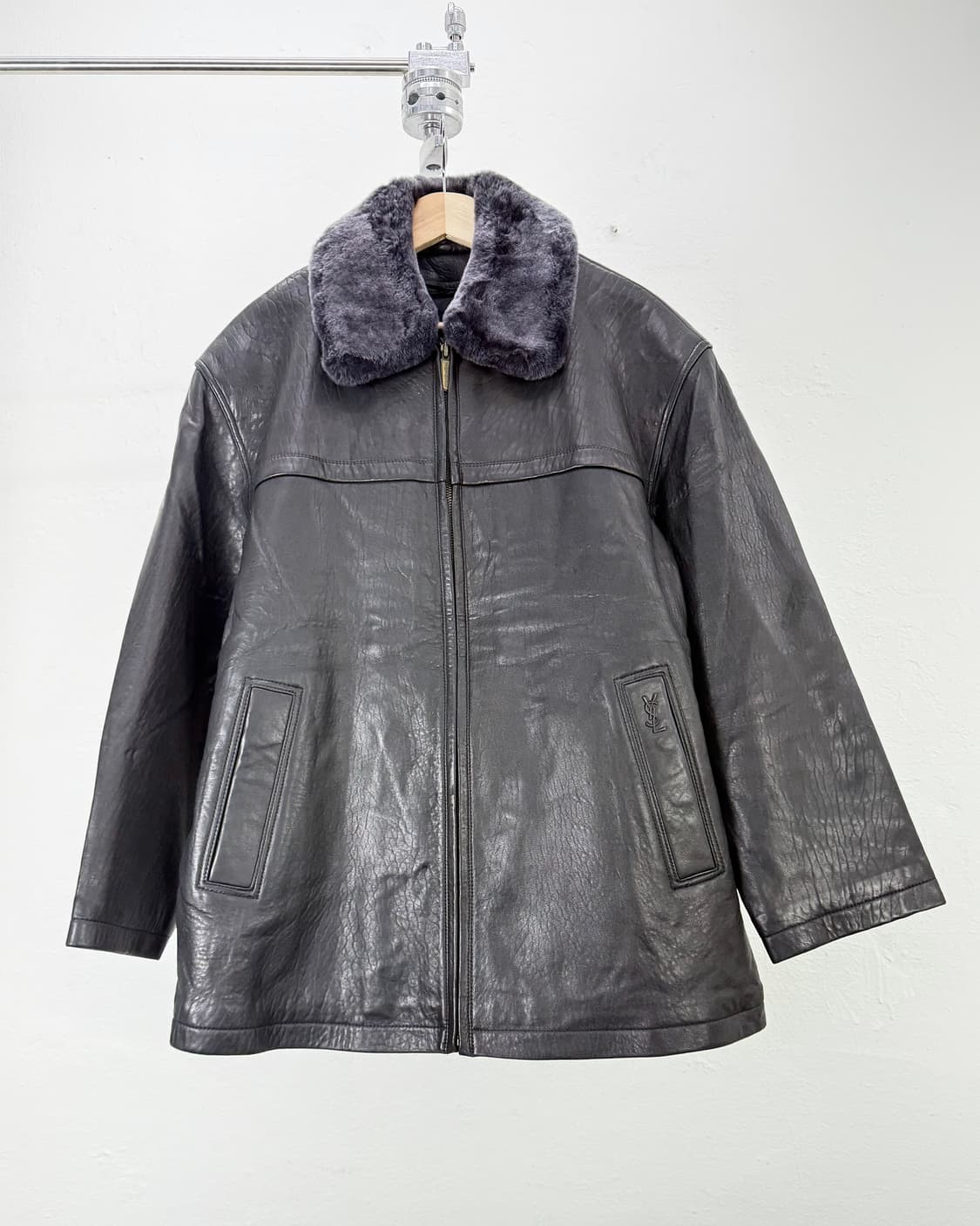 90s 이브 생로랑 블랙 퍼 카라 클래식 쉽스킨 레더 자켓 상품이미지1