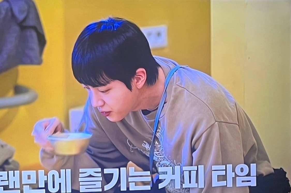 아크네 스튜디오 맨투맨 상품이미지3