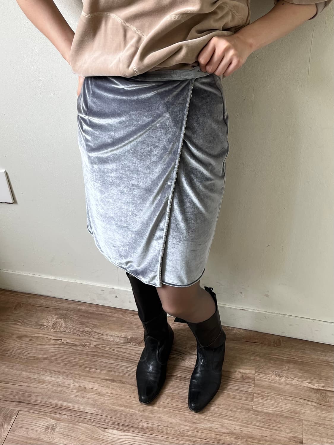 TRANS CONTINENTS 벨벳 랩 스커트 상품이미지5