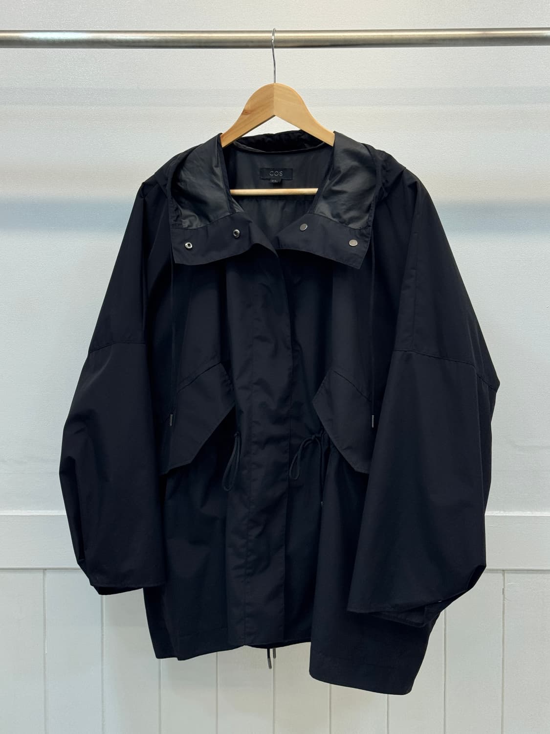 코스 라이트 패커블 레인코트 블랙 상품이미지1
