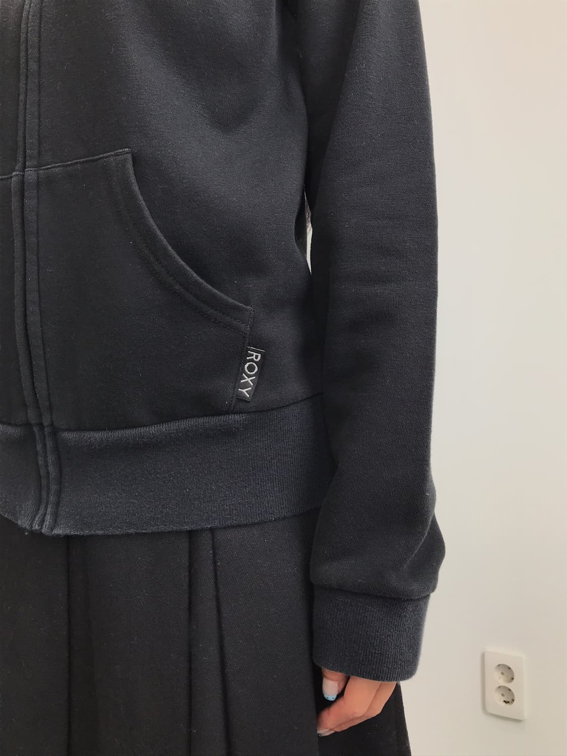 'ROXY' Big Logo Black Zip-Up Hoodie 상품이미지3