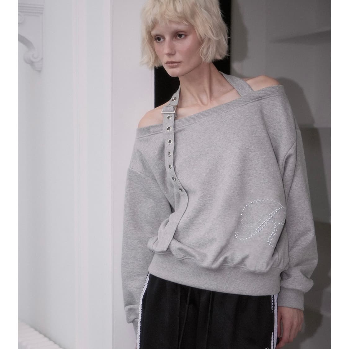 로제프란츠 Eyelet Strap Open Sweatshirt 상품이미지1